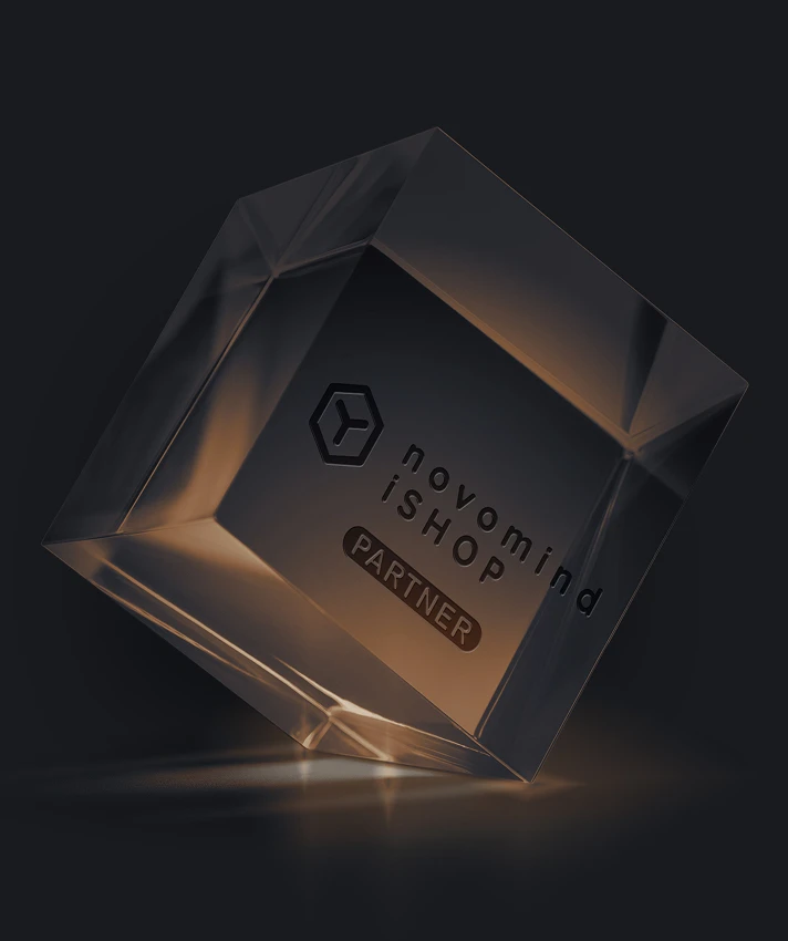 Novomind iSHOP Partner award trophy as a glass cube on a dark background