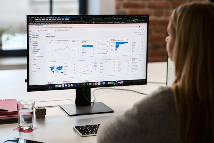 Mobile app monitoring and maintenance dashboard